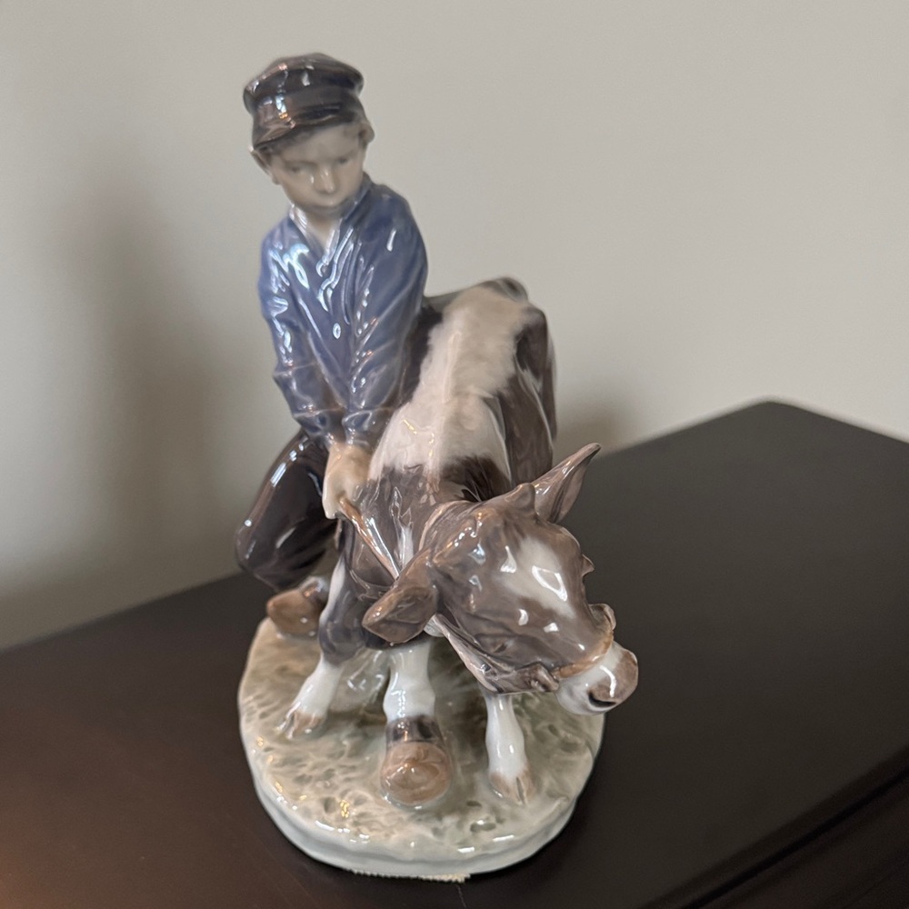 Vintage Royal Copenhagen Figurine – “Boy with Calf” #772 - Picture 6 of 8